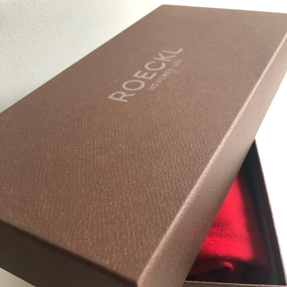 Red Roeckl Pashmina and Red Gloves - Picture 1 of 8